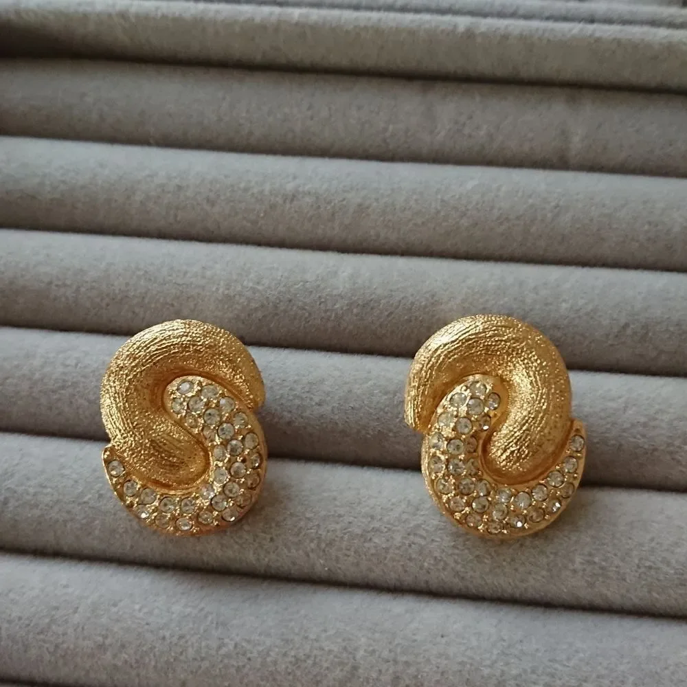 Authentic vintage Christian Dior clip ons - medium - Picture 4 of 7